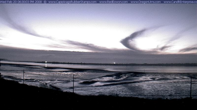 Coos Bay, Oregon mare's tail clouds on February 20, 2008